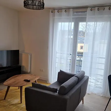 T2 Proche Gare Апартаменты Лаваль