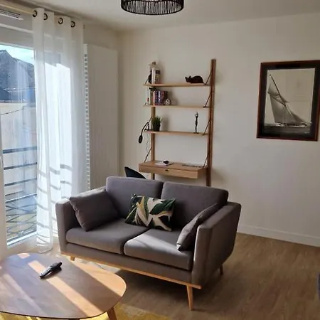 T2 Proche Gare Лаваль